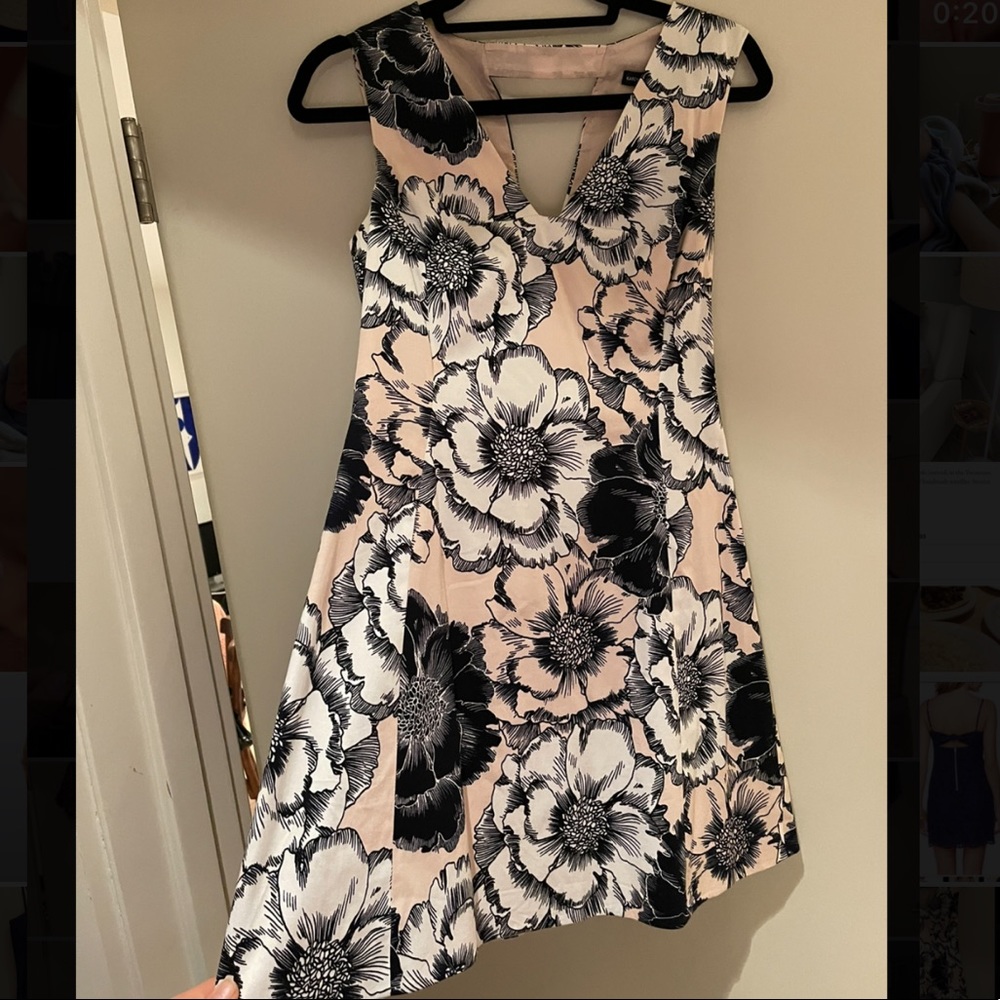 Beautiful Karen Millen floral dress in size 6